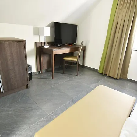 בית נופש Im Tal 2 Haus - 3 Baeder, 3 Kuechen, 6 Sz, 12 Betten ברגהיים
