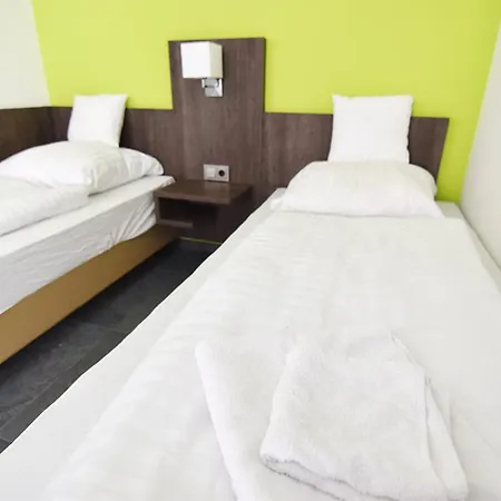 Im Tal 2 Haus - 3 Baeder, 3 Kuechen, 6 Sz, 12 Betten Tatil Evi