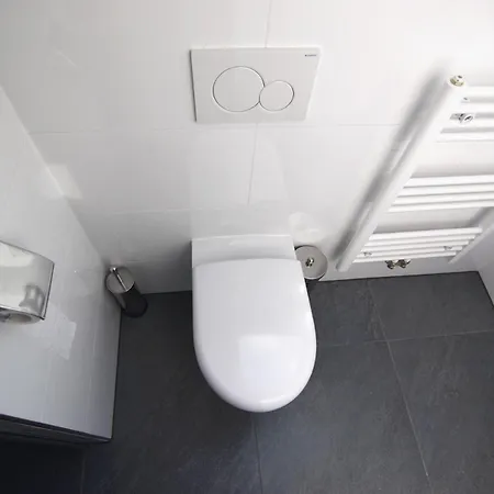 Im Tal 2 Haus - 3 Baeder, 3 Kuechen, 6 Sz, 12 Betten *