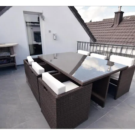 Im Tal 2 Haus - 3 Baeder, 3 Kuechen, 6 Sz, 12 Betten בית נופש ברגהיים