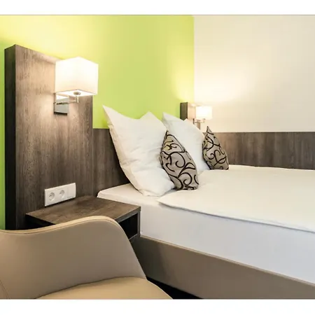 Im Tal 2 Haus - 3 Baeder, 3 Kuechen, 6 Sz, 12 Betten