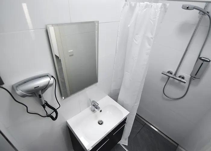 Im Tal 2 Haus - 3 Baeder, 3 Kuechen, 6 Sz, 12 Betten بيت للعطل *