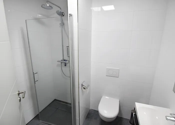 Im Tal 2 Haus - 3 Baeder, 3 Kuechen, 6 Sz, 12 Betten بيت للعطل *