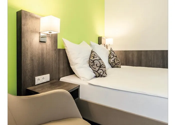 Im Tal 2 Haus - 3 Baeder, 3 Kuechen, 6 Sz, 12 Betten